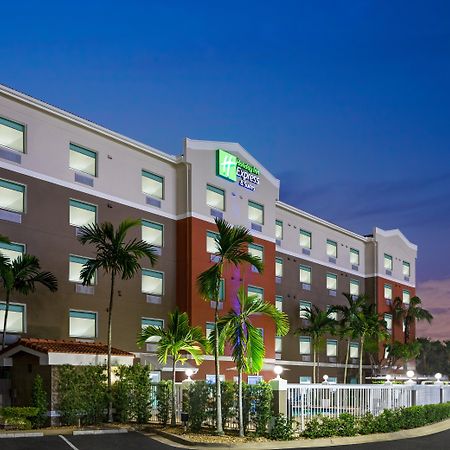 Holiday Inn Express & Suites Pembroke Pines-Sheridan St By Ihg Kültér fotó