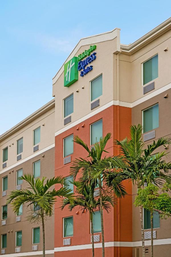 Holiday Inn Express & Suites Pembroke Pines-Sheridan St By Ihg Kültér fotó