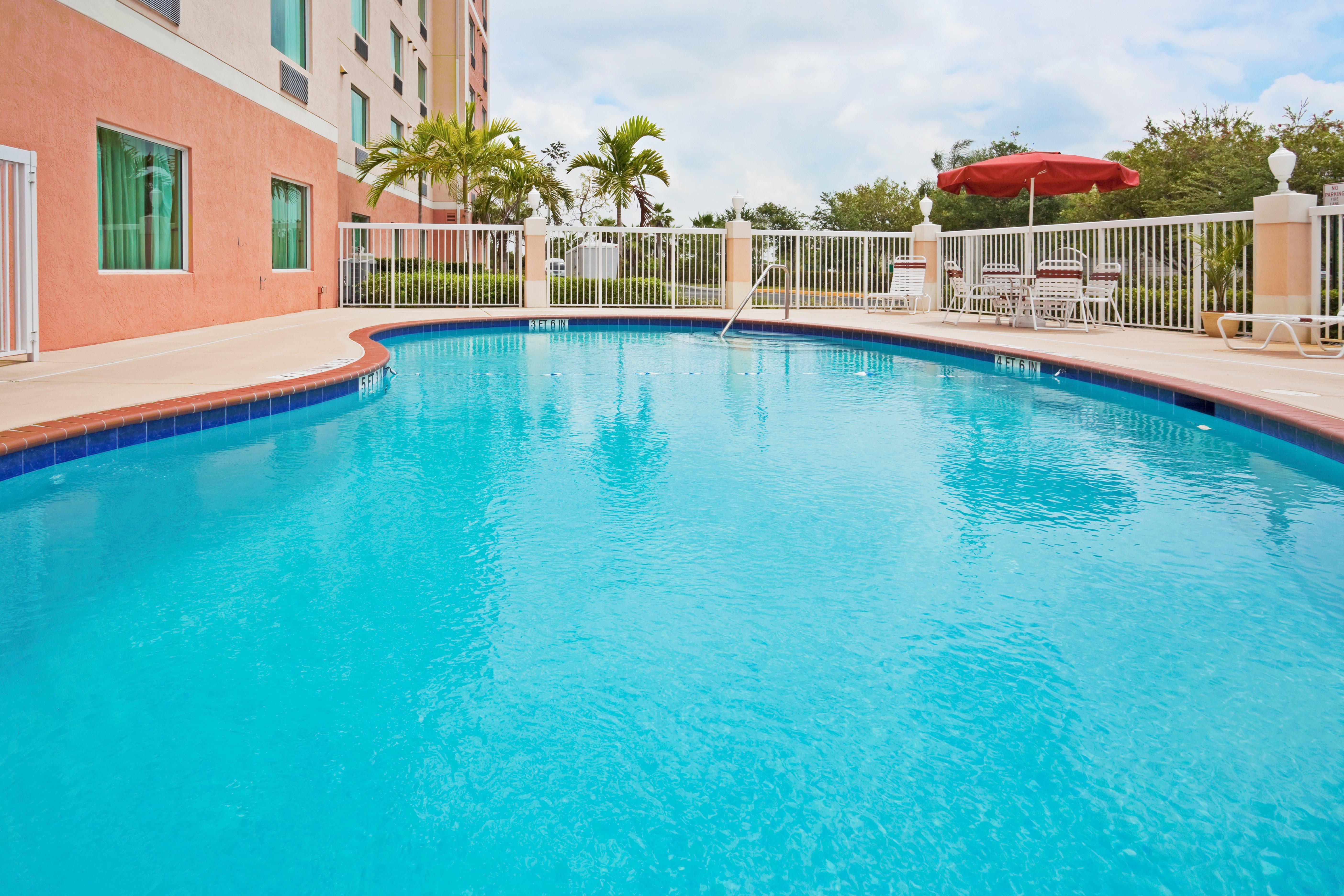Holiday Inn Express & Suites Pembroke Pines-Sheridan St By Ihg Kültér fotó